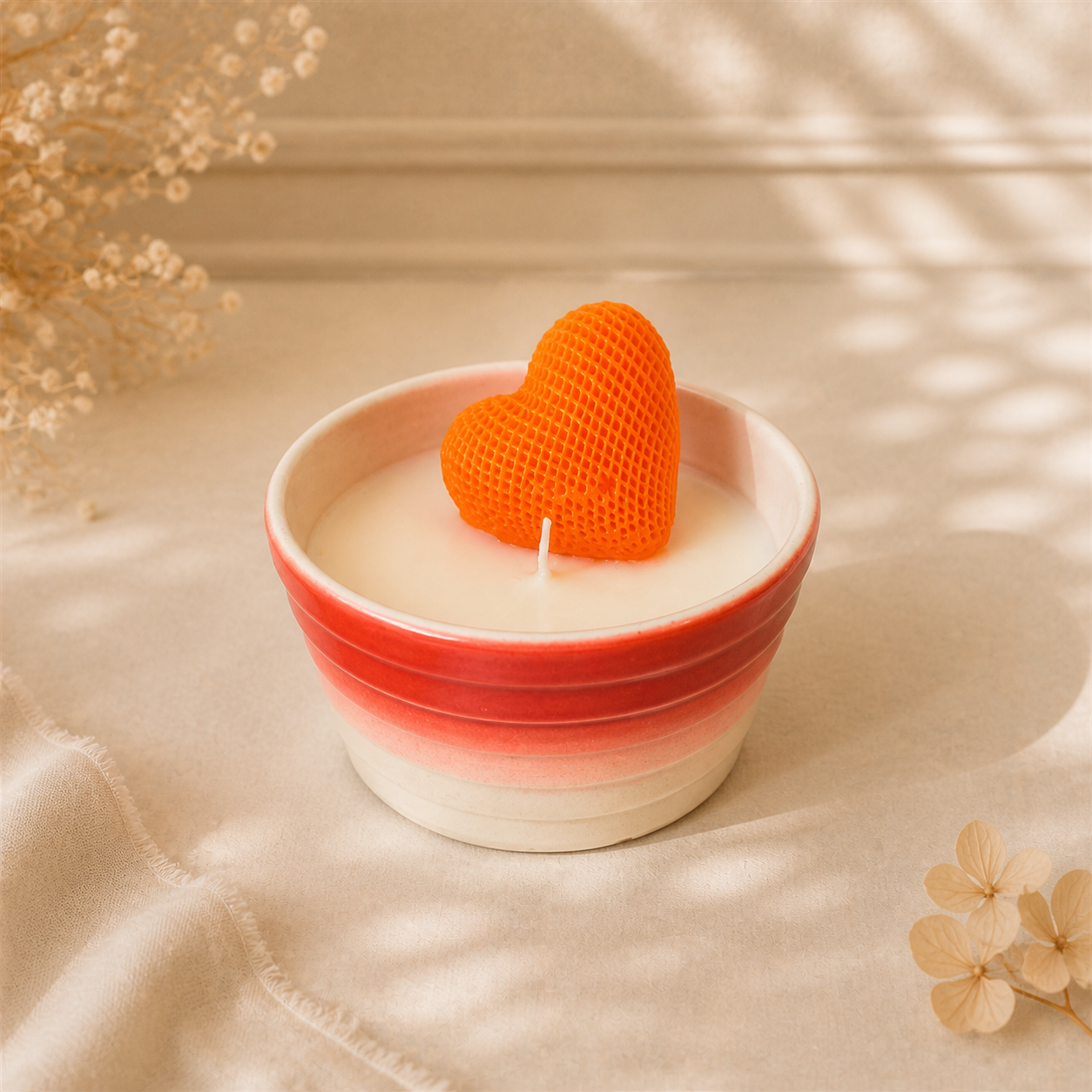 VANI Cœur Orange One-Off χειροποίητο κερί σε vintage κεραμικό μπολ με πορτοκαλί καρδιά